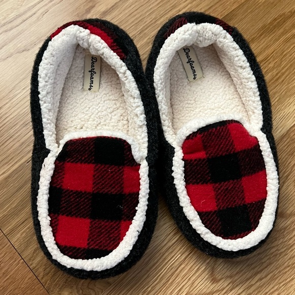 Dearfoams Slippers. Like New!! - Picture 2 of 4